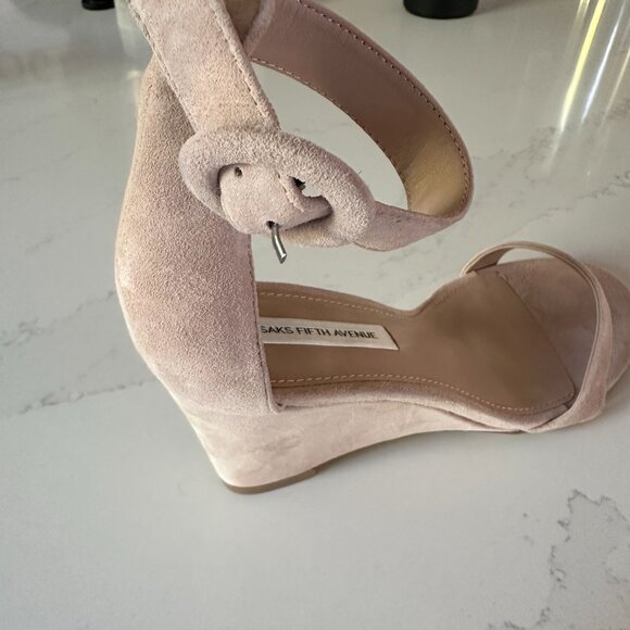 NWT Saks Fifth Avenue Suede Wedges, 8.5, light pink/nude - Picture 3 of 8